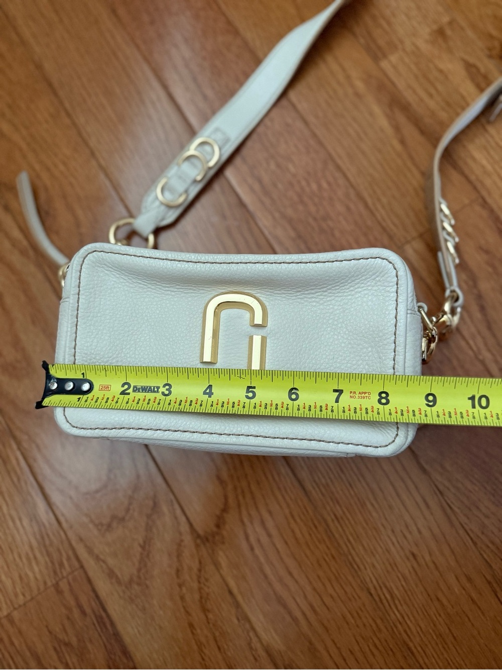 The Marc Jacobs softshot Leather Crossbody Bag in Chalk - Picture 3 of 9